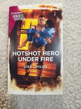 Harlequin Romantic Suspense Hotshot Hero Under Fire Lisa Childs Paperback 2022